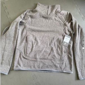 NWT Mountain Hardwear pullover